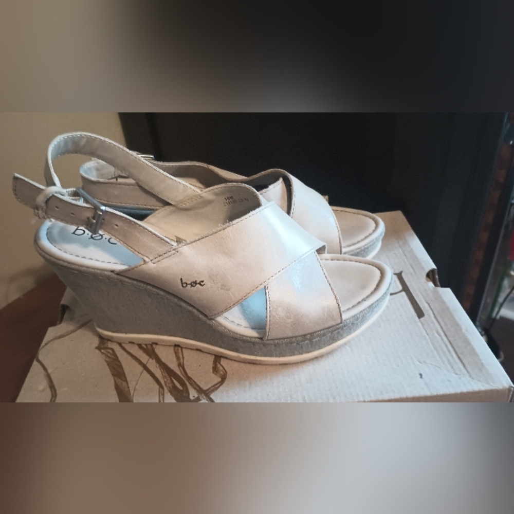 Grey wedges